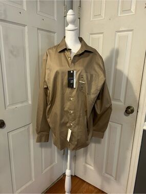 NWT Van Heusen Men's Long-Sleeve Button-Up Shirt Satin Santeen in Chino